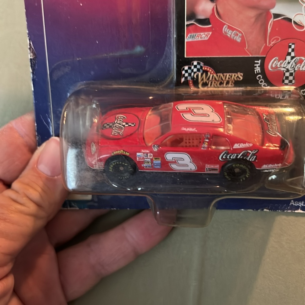 Winner Circle - Picture 4 of 4